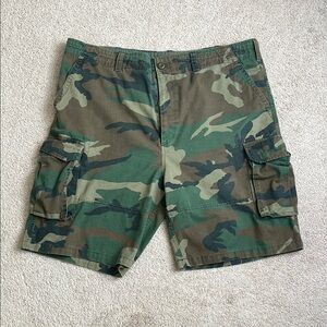 Green and Brown Cargo Shorts for Outdoor Activities